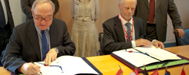 Signature ESA-EMSA Agreement by Jean-Jacques Dordain, Director General of ESA and Willem de Ruiter, Executive Director of EMSA 